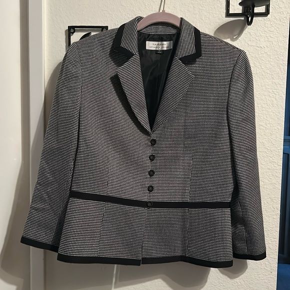 TAHARI Size 10 Woman Arthur S. Levine Womens Black & White Houndstooth Blazer - Picture 1 of 4
